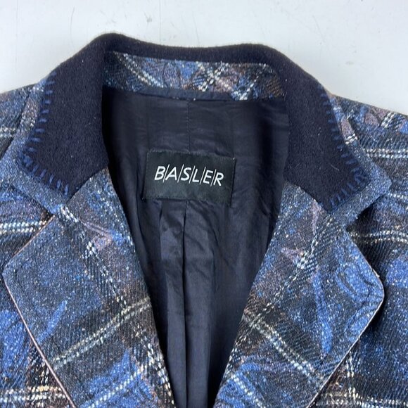Classic Basler Wool Plaid Blazer - Picture 12 of 16